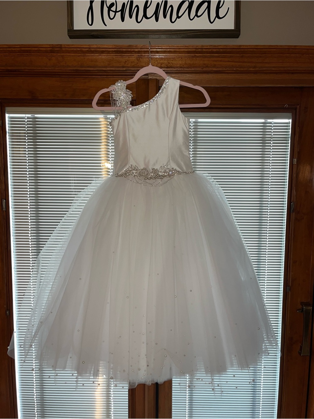 One-Shoulder White Tulle Formal Dress for Girls with Beaded Waist